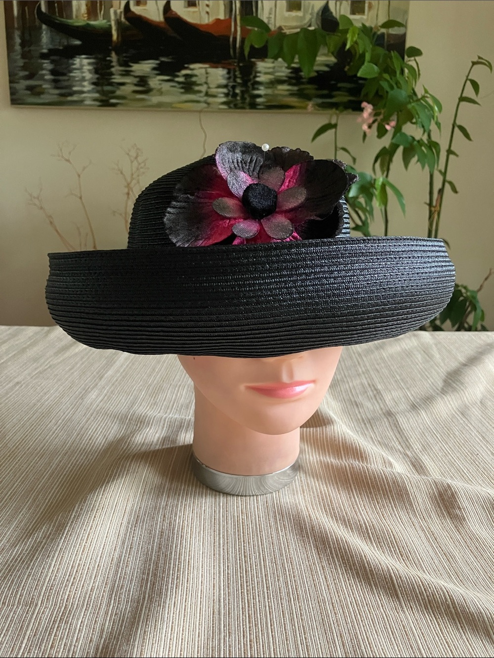 Classic Black Women's Straw Hat with Pink Accent Flower